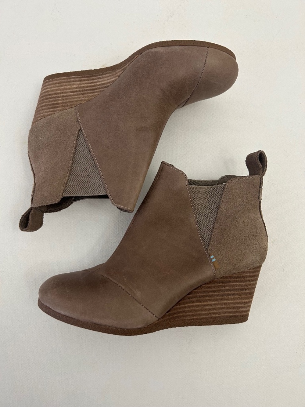 TOMS Kelsey Wedge Booties in Taupe Grey Leather/Suede size 6.5